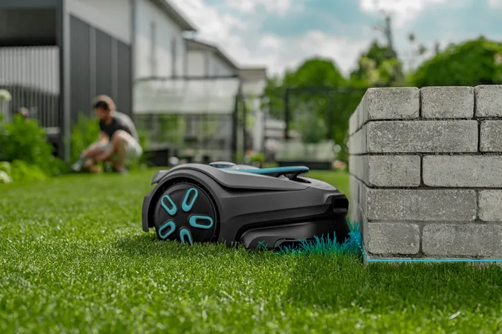 GARDENA smart SILENO sense im Garten