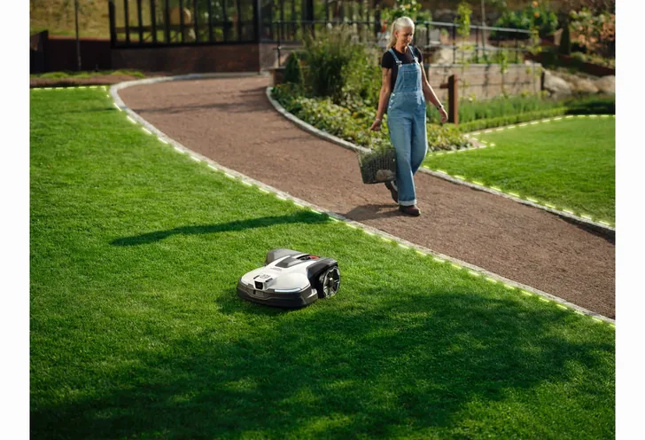 Automower 430V NERA im Garten