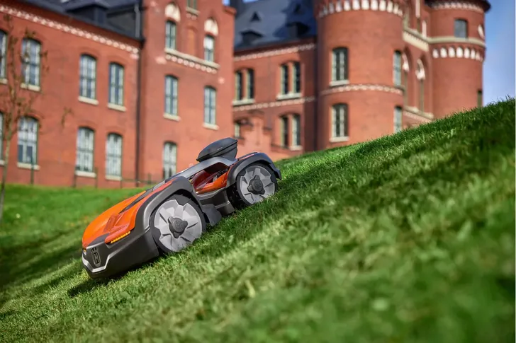 Automower 535 AWD EPOS im Garten